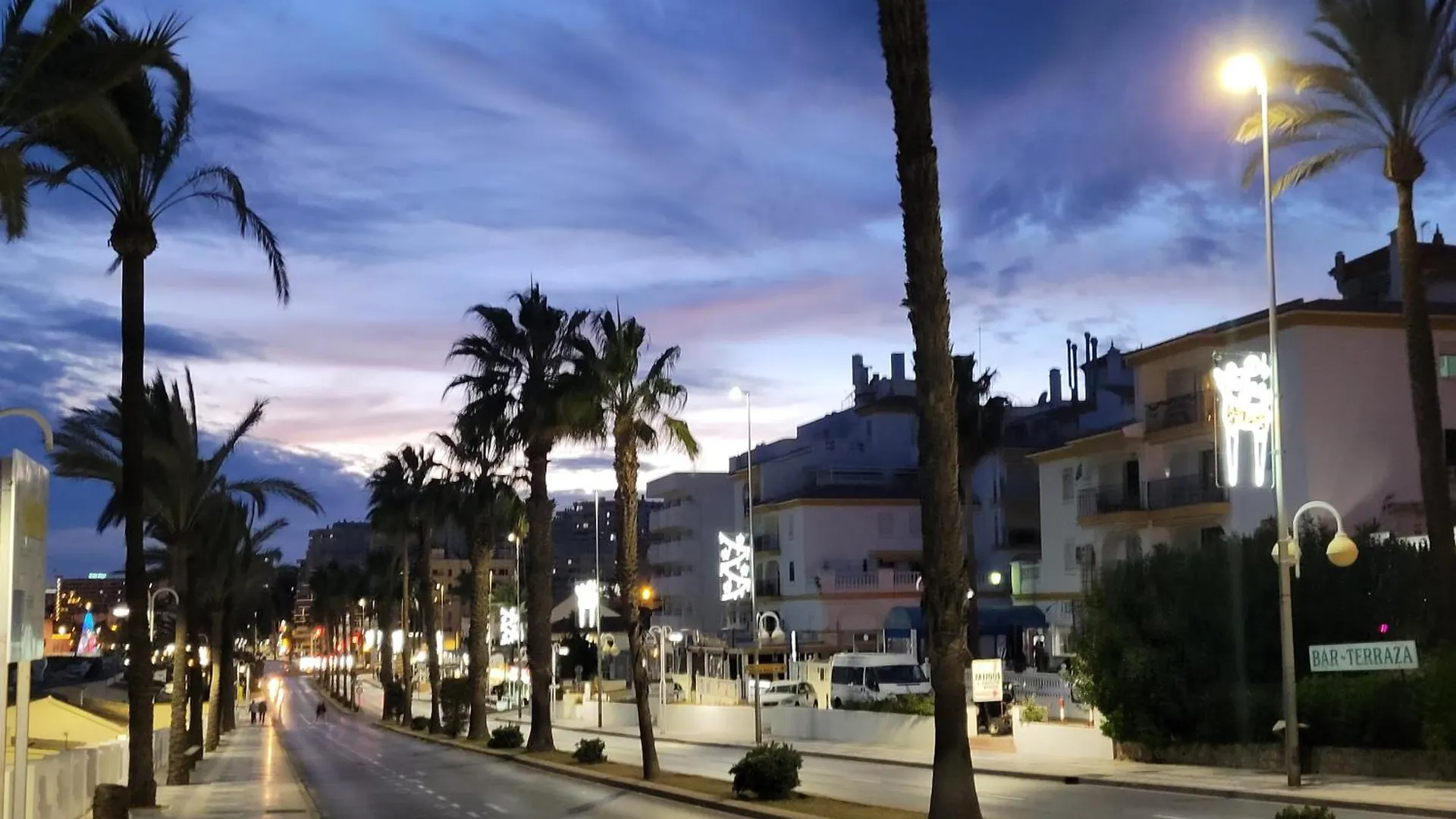 Attico Acuario, 2 Bathrooms Top Floor Appartment With Sea And Mountain Views Benalmadena
